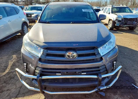 2017 Toyota Highlander Se z USA, uszkodzony, nr VIN 5TDJZRFHXHS387189